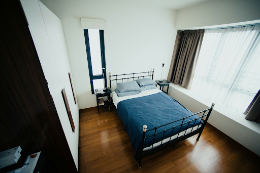 Private goshiwon room in Seoul for students, with single bed, study desk, and closet.