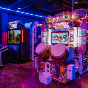 drum-shooter-neon-korean-arcade